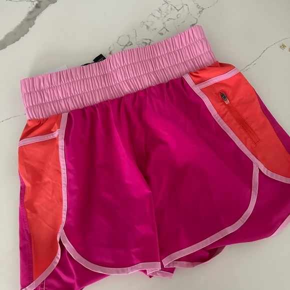 Beach Riot Shorts Size Medium - Picture 2 of 4